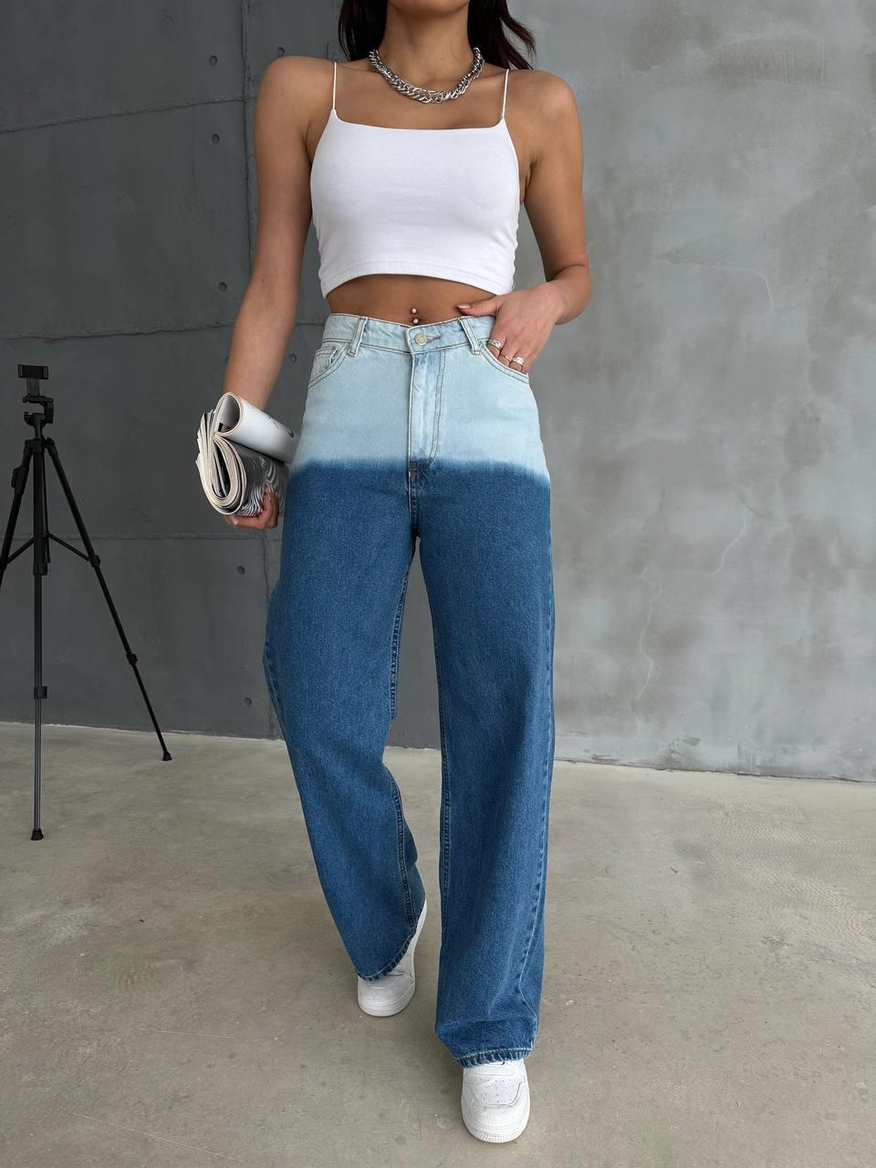 Blugi albastrii in doua tonuri